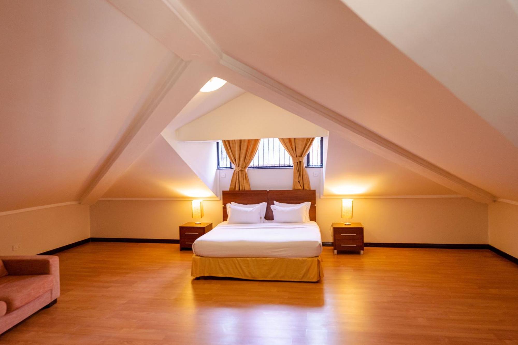 One-Bedroom Queen Apartment - Attic/Non-Smoking