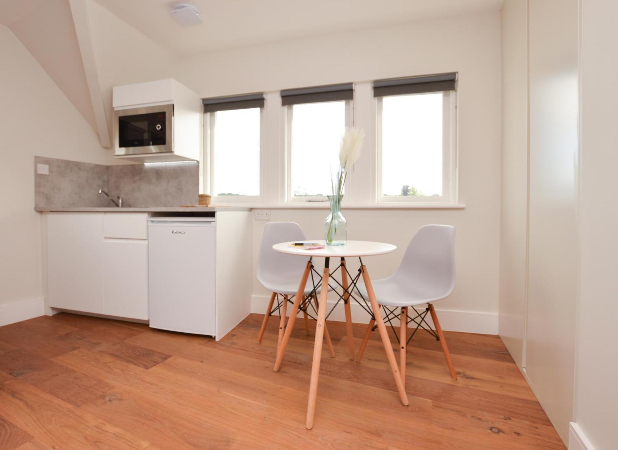 Split Level Deluxe Studio Apartment,1739623742:JPEG