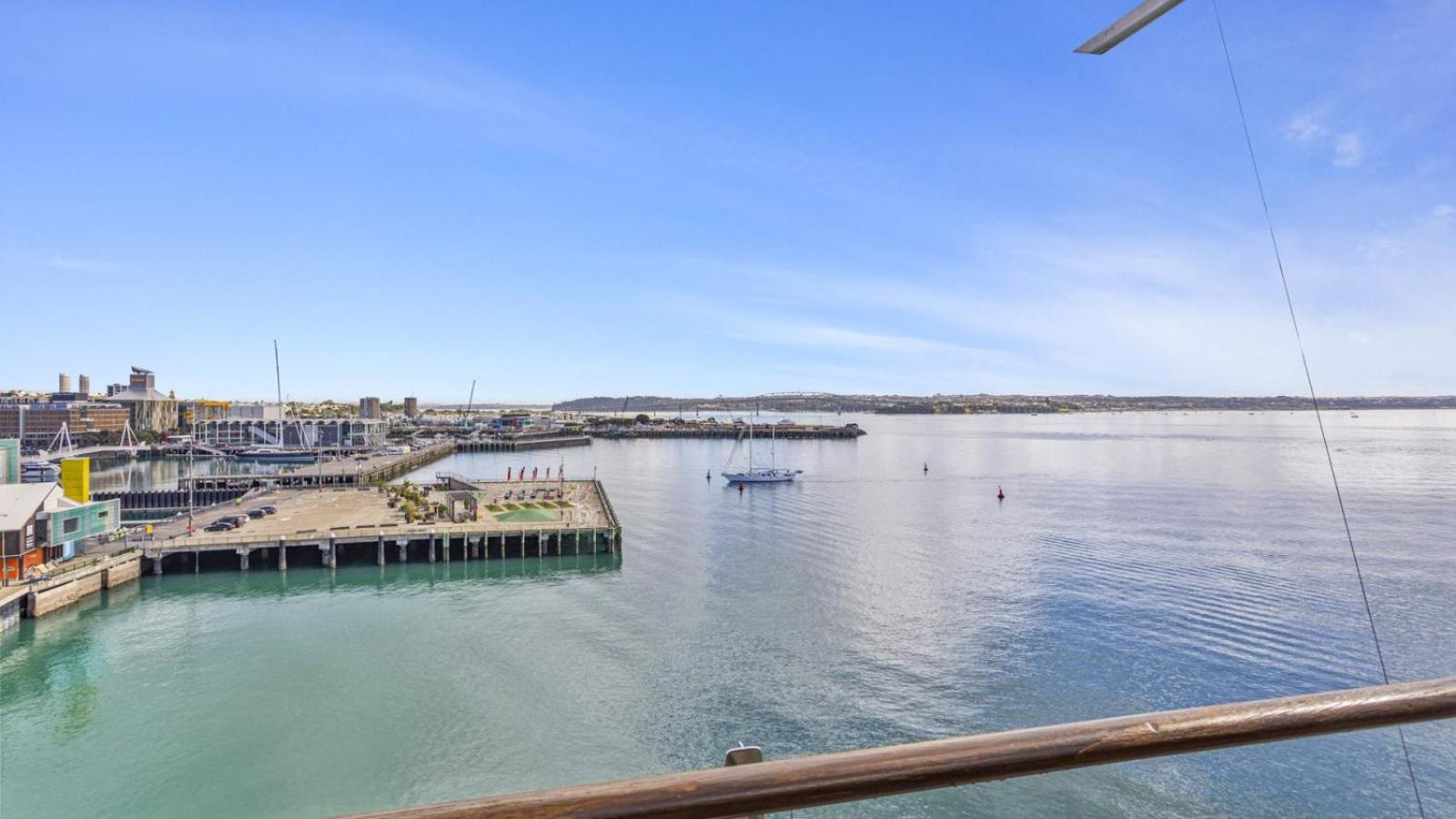 Deluxe Harborside Three Bedroom Apartment
