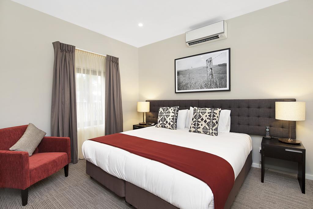 One-Bedroom Apartment with One Queen Bed
