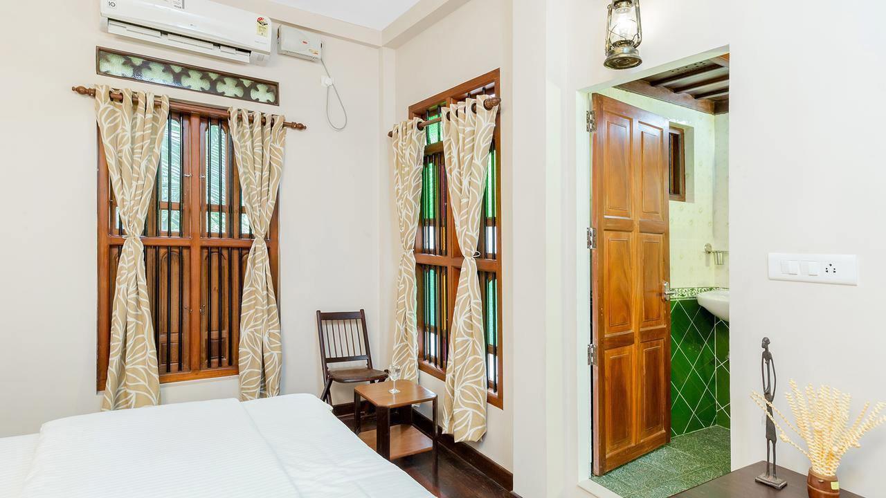 Deluxe Double Room (2 Adults + 1 Child)
