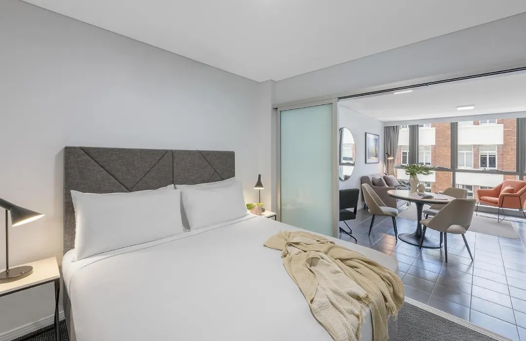 Meriton Suites Adelaide Street, Brisbane-1
