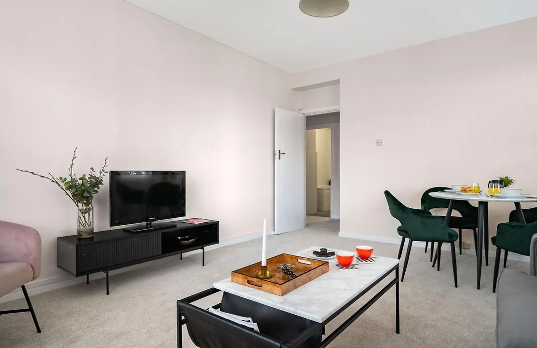 Dolphin House Serviced Apartments-1