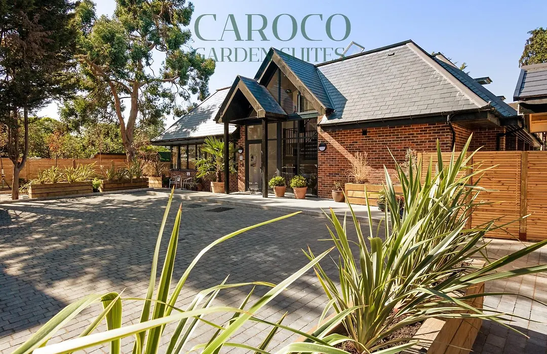 Westciti Caroco Aparthotel-1