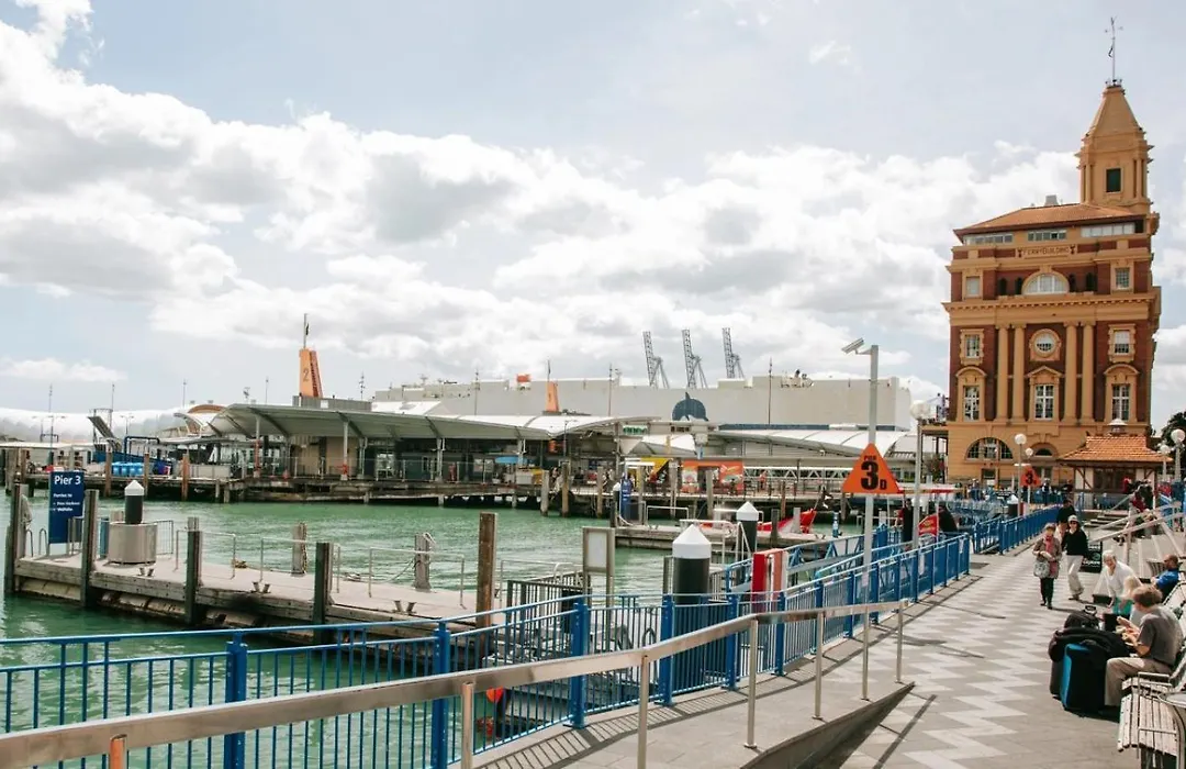 Spacious 3-Bed Waterfront Apartment-1
