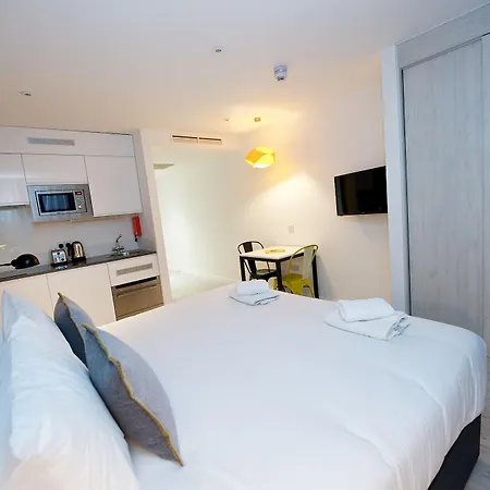 Staycity Aparthotels London Heathrow-3