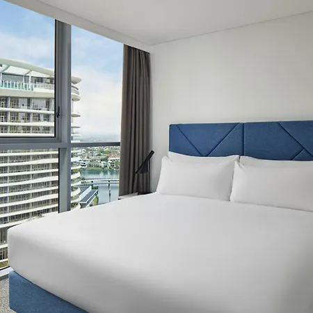 Meriton Suites Broadbeach-3