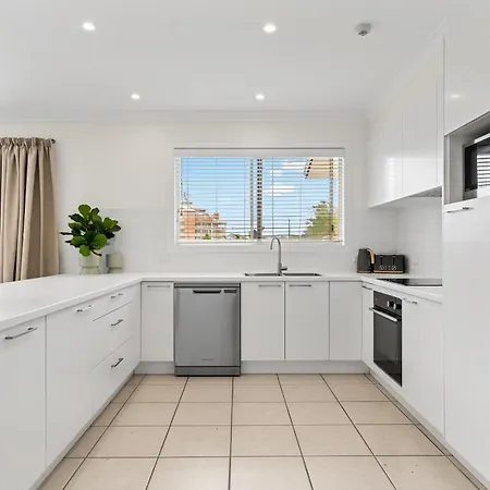 Terrigal Sails Serviced Apartments-2