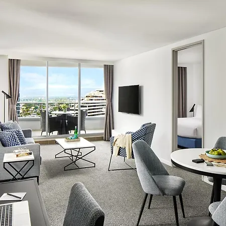 Meriton Suites Broadbeach-2