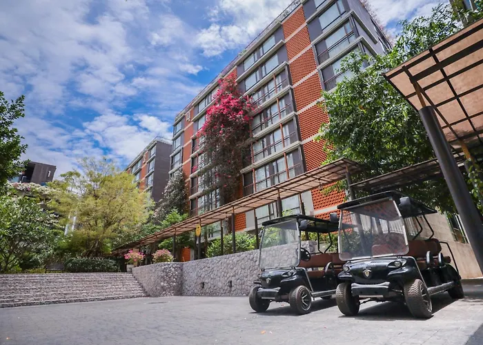 Balcony Courtyard Sriracha Hotel & Serviced Apartments Si Racha