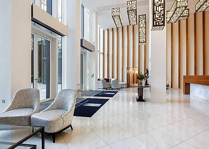 Lincoln Plaza Serviced Apartments By Thesqua.Re London